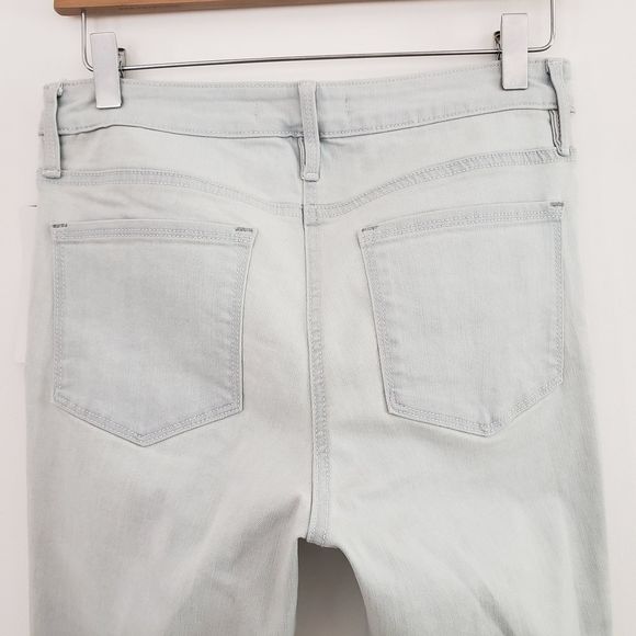 ATHLETA Sculptek Skinny Crop Jean Glacier Wash NWT - Picture 10 of 14